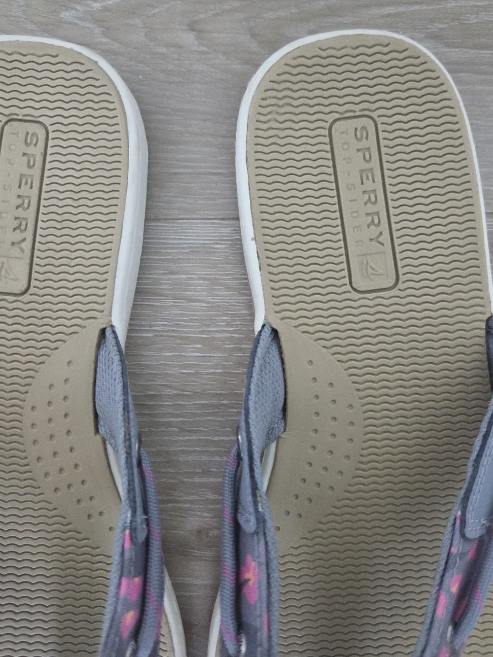 Sperry Top-Sider Women's Size 8M Flip Flops Gray Pink Floral Sandals NWOB